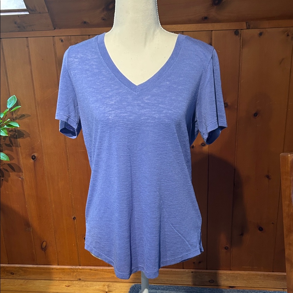 Athleta Lavender V-Neck Short Sleeve Tee